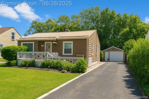 607 Chalmers St, Flint, MI, 48503-6908 | Card Image