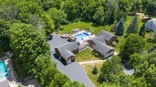 4 Fern Ave, Amesbury, MA, 01913-1102 | Card Image