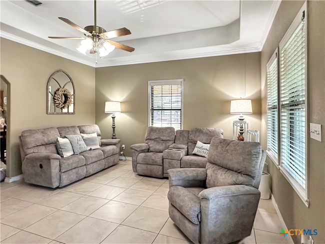 720 E Travis St, House other with 3 bedrooms, 2 bathrooms and null parking in Luling TX | Image 4