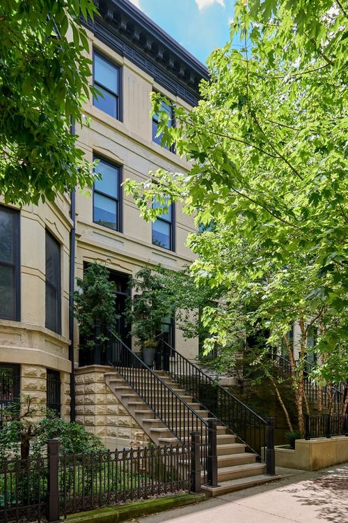 353 W Belden Ave, Chicago, IL, 60614-3817 | Card Image