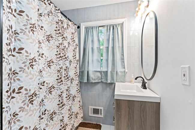 1326 Stella Cir Sw, House other with 3 bedrooms, 2 bathrooms and 3 parking in Smyrna GA | Image 20