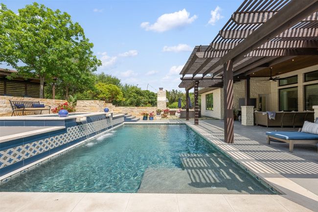 You will love this large outdoor pool and spa! | Image 28