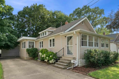 1035 Newton Street, Waterloo, IA, 50703 | Card Image