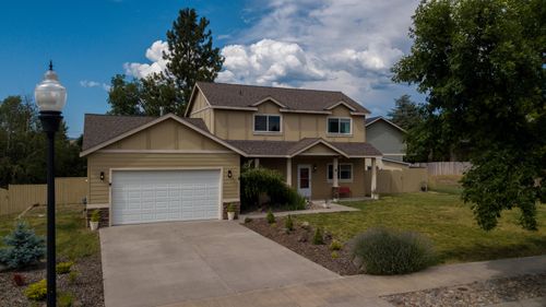 821 Quail Point Dr, Klamath Falls, OR, 97601-1977 | Card Image
