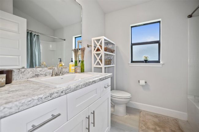 Bathroom 2 | Image 18