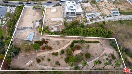 955 Enchanted Way, Pacific Palisades, CA, 90272 | Card Image