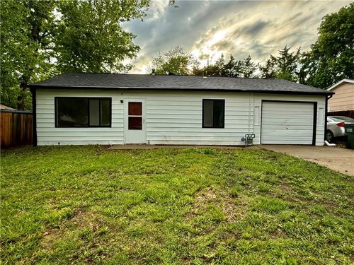 1531 Wedgewood Dr, Lawrence, KS, 66044-4451 | Card Image