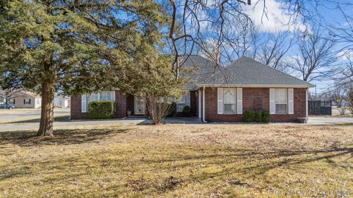 201 N Coo Y Yah St, Pryor, OK, 74361 | Card Image