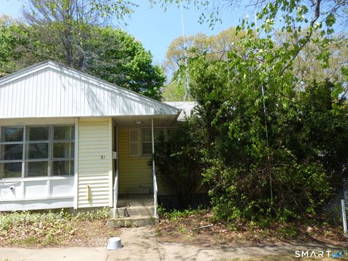 31 Park Avenue Ext, Uncasville, CT, 06382-1817 | Card Image