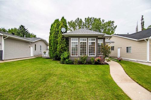 4622 55 Avenue, Lacombe, AB, T4L1T7 | Card Image
