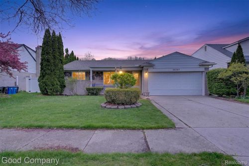 20307 Edmunton St, Saint Clair Shores, MI, 48080-3751 | Card Image