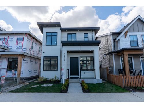 20528 76 Ave Avenue, Langley, BC, V2Y1V5 | Card Image