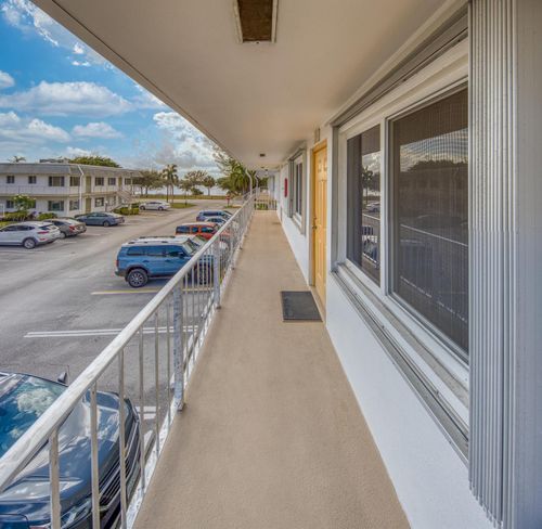 206-3000 Lake Osborne Drive, Lake Worth Beach, FL, 33461 | Card Image