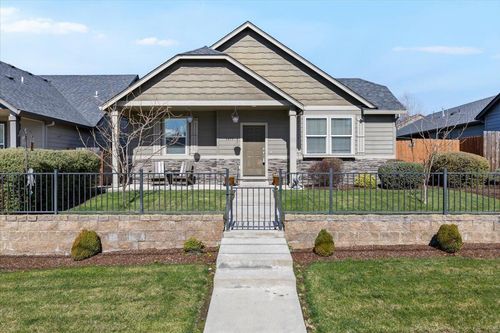 1459 Spring St, Medford, OR, 97504-6112 | Card Image