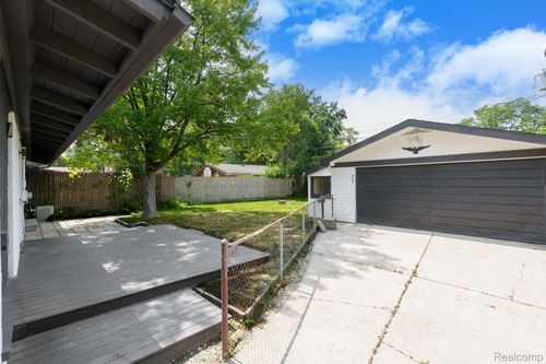 11357 Erdmann Rd, Sterling Heights, MI, 48314-2646 | Card Image