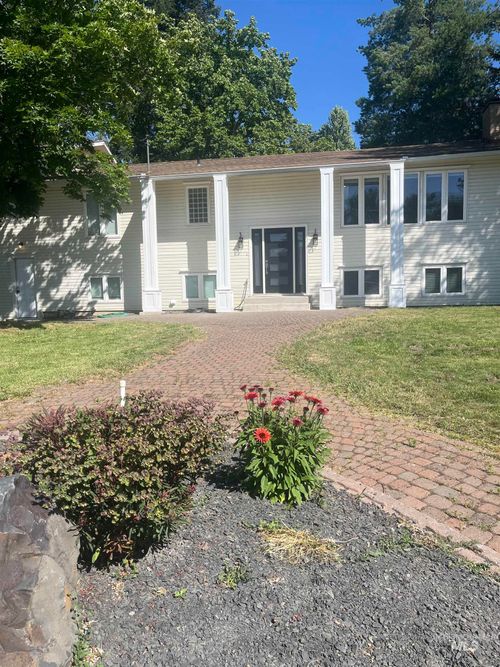 1024 El Cajon St, Moscow, ID, 83843-9604 | Card Image