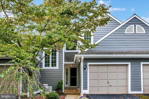 211-211 E Village Ln, CHADDS FORD, PA, 19317-9390 | Card Image