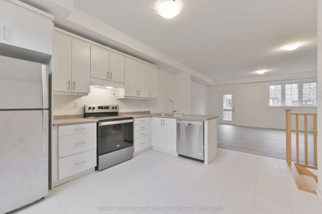 26 Calloway Way, House attached with 3 bedrooms, 3 bathrooms and 1 parking in Whitby ON | Image 5