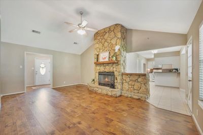 308 S Yaupon Street, House other with 3 bedrooms, 2 bathrooms and null parking in Lake Jackson TX | Image 3