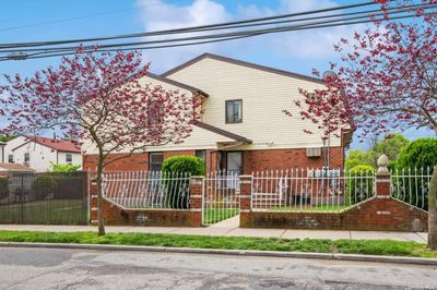 145-01 223rd Street, Home with 7 bedrooms, 3 bathrooms and 4 parking in Springfield Gardens NY | Image 1