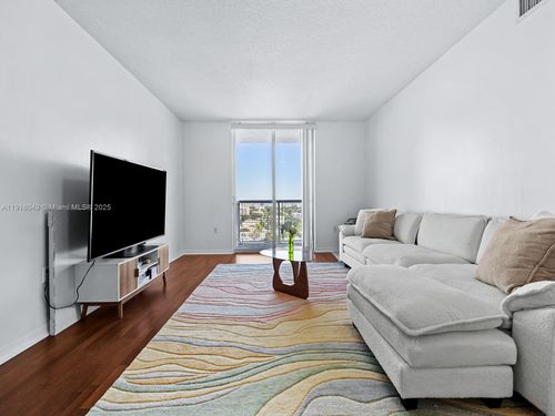 apt-1208-900 Sw 8th St, Miami, FL, 33130-3757 | Card Image