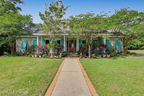 129 Lakewood Dr, Waveland, MS, 39576-4318 | Card Image