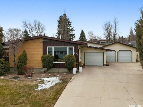 360 Ash Pl, Swift Current, SK, S9H3E4 | Card Image