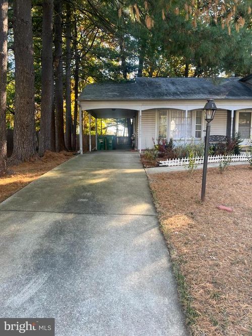 215 Summit Hall Rd, GAITHERSBURG, MD, 20877-1825 | Card Image