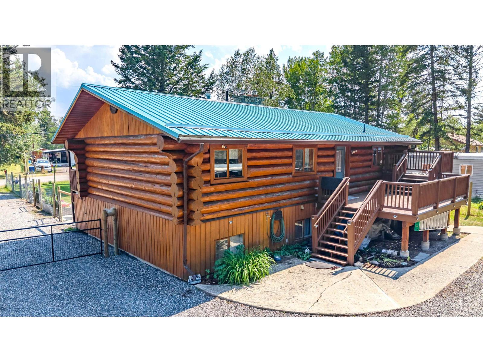 Residential in 103 Mile House 2