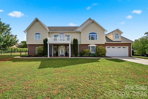 1360 Sweetbriar Ln, Hickory, NC, 28602-8967 | Card Image