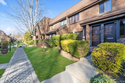 15 Spring Holw, Roslyn, NY, 11576-2812 | Card Image