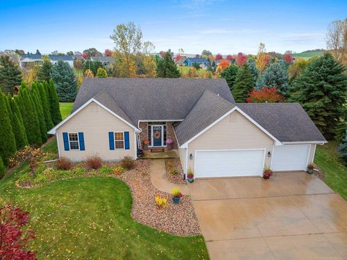 N7677 Redtail Lane, TAYCHEEDAH, WI, 53049 | Card Image