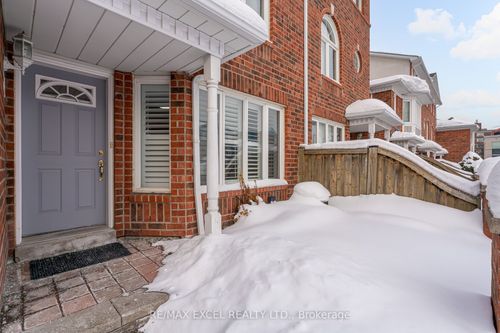37-18 Clark Ave W, Thornhill, ON, L4J8H1 | Card Image