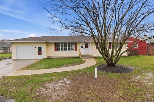 18 Hoover Pkwy, Lockport, NY, 14094-5736 | Card Image