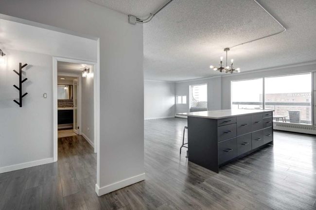 2912 - 221 6 Avenue Se, Home with 2 bedrooms, 1 bathrooms and 2 parking in Calgary AB | Image 11