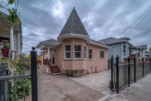 3035 Logan St, Oakland, CA, 94601-1926 | Card Image