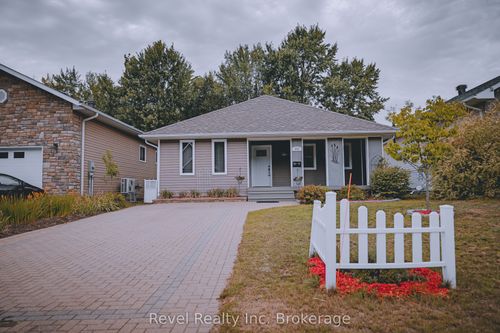 256 Thelma Ave, North Bay, ON, P1A4M8 | Card Image