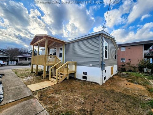 201 Bream Street, Charleston, WV, 25387 | Card Image