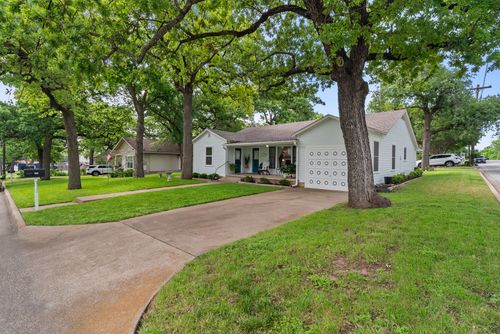 119 W Akard St, Weatherford, TX, 76086-5302 | Card Image