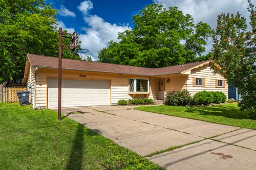 1018 28th St S, La Crosse, WI, 54601-6009 | Card Image
