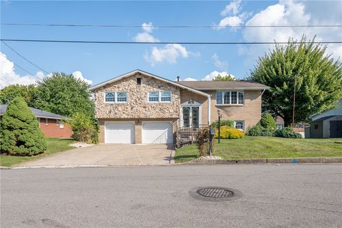307 Debora Dr, Latrobe, PA, 15650-1015 | Card Image