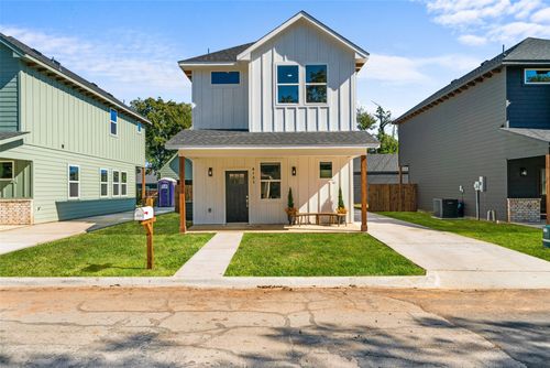 612 1/2 N Robinson St, Cleburne, TX, 76031-4230 | Card Image