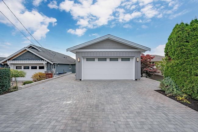 1128 Ioco Rd, House other with 4 bedrooms, 3 bathrooms and 5 parking in Port Moody BC | Image 4