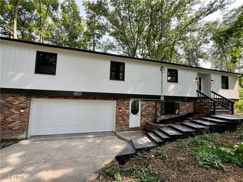 8143 South Park, Garrettsville, OH, 44231-1125 | Card Image