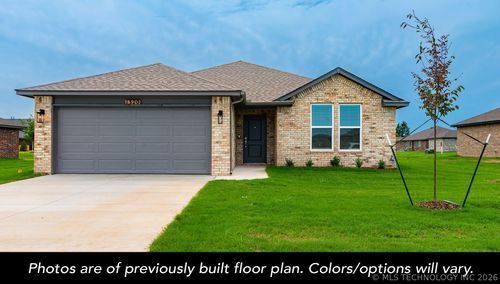 2507 W Main St, Collinsville, OK, 74021-3033 | Card Image