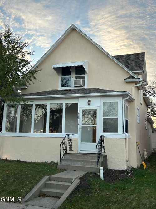 220 4th Ave Sw, Jamestown, ND, 58401-4025 | Card Image