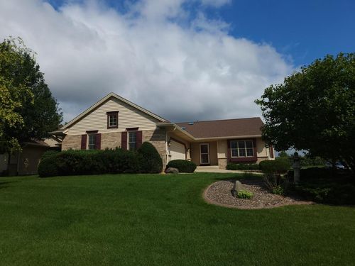 N66W15400 Raven Way Drive, Menomonee Falls, WI, 53051 | Card Image