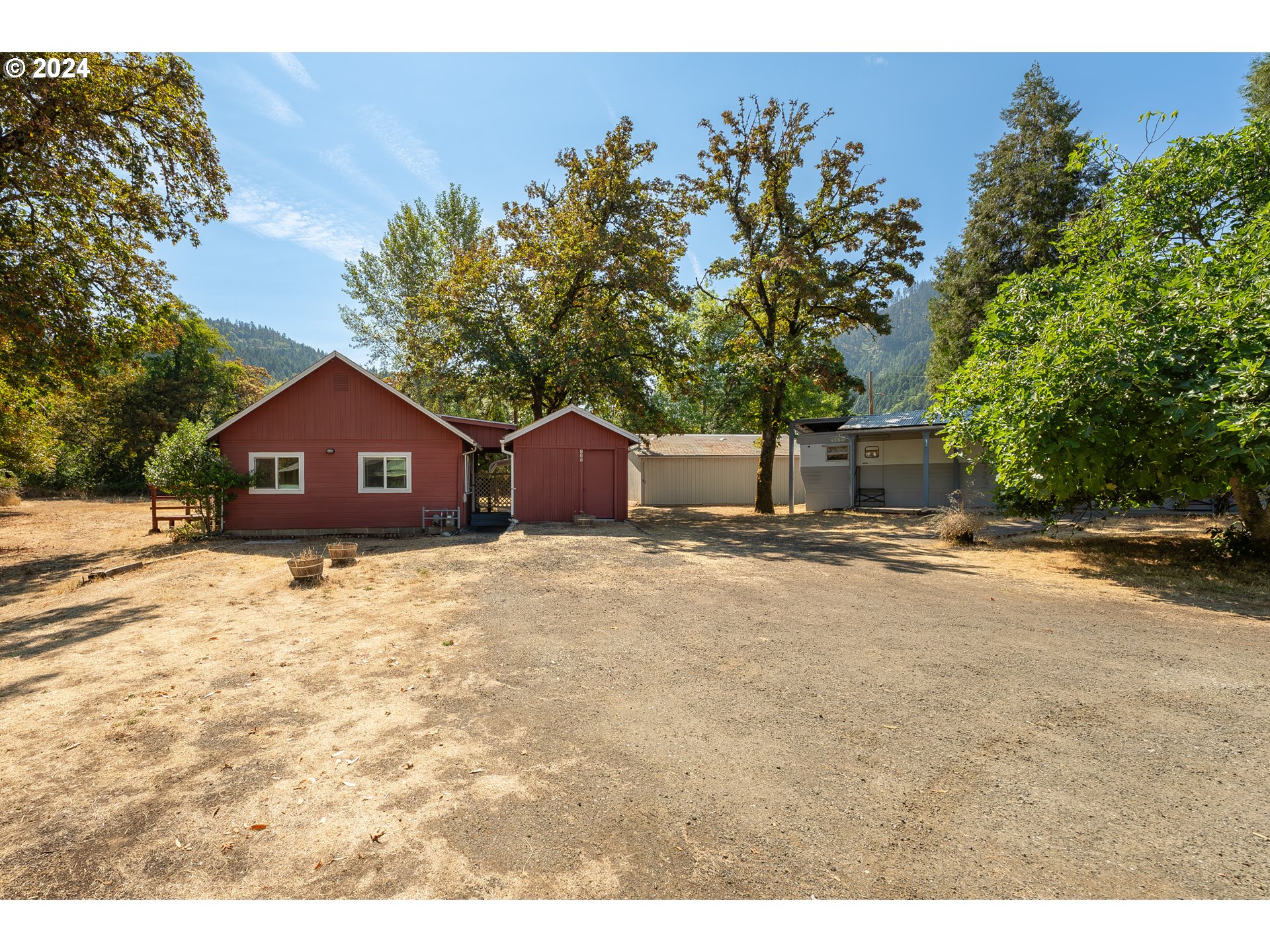 255 Se 2 Nd St, For Sale in Canyonville Zoocasa