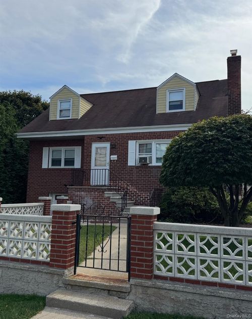 47 Brewster Ave, Yonkers, NY, 10701-6312 | Card Image