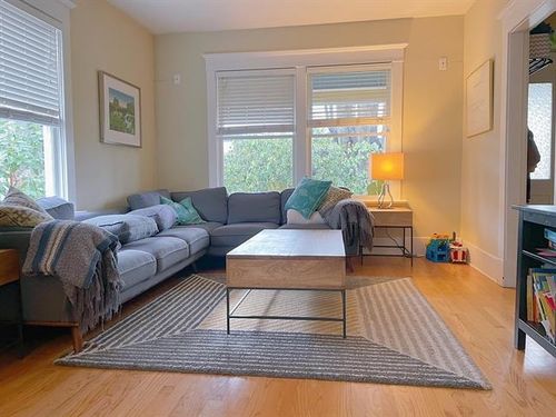 50 E 40th Ave, Vancouver, BC, V5W1L4 | Card Image